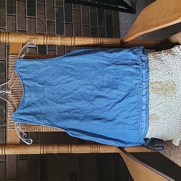 Universal Threads, light shapes, blue tank blouse, size M - Picture 6 of 8